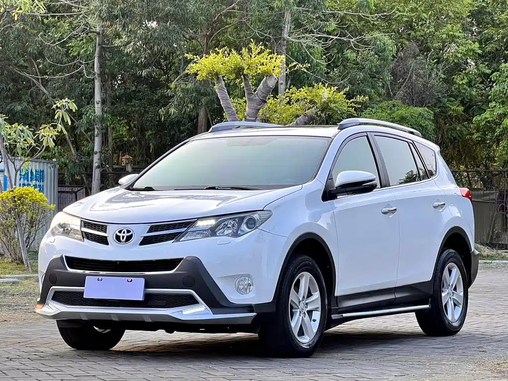 Toyota RAV4 2013 — фото 1