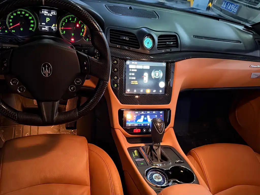 Maserati GranTurismo 2018 — фото 11