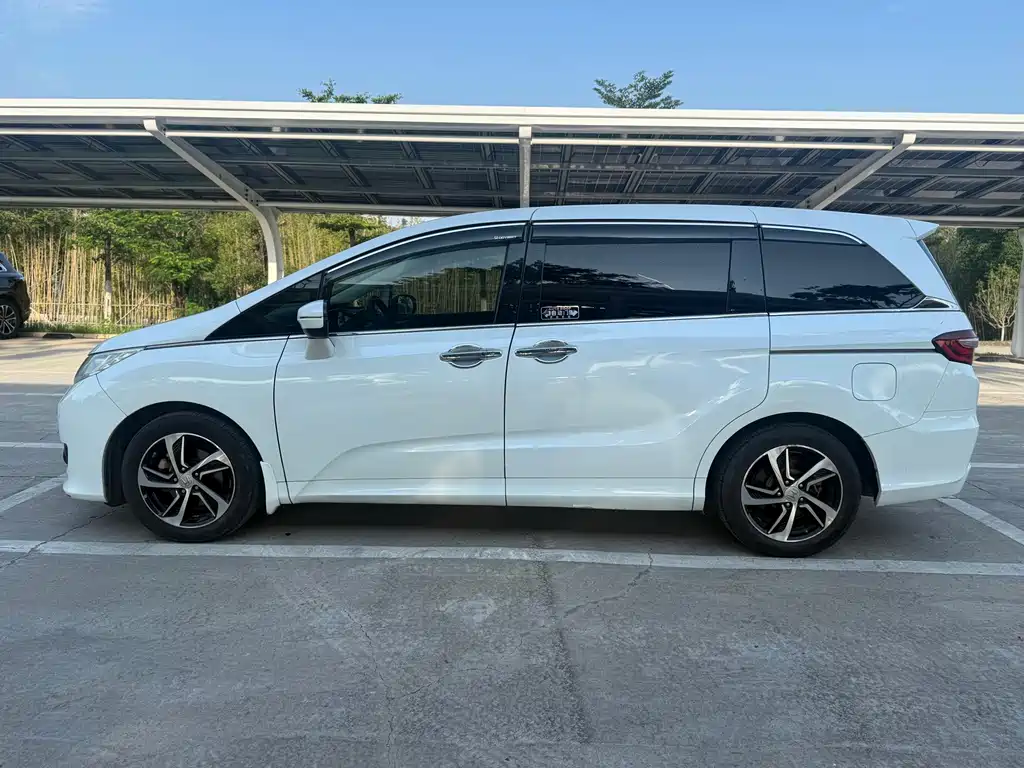 Honda Odyssey 2017 — фото 12