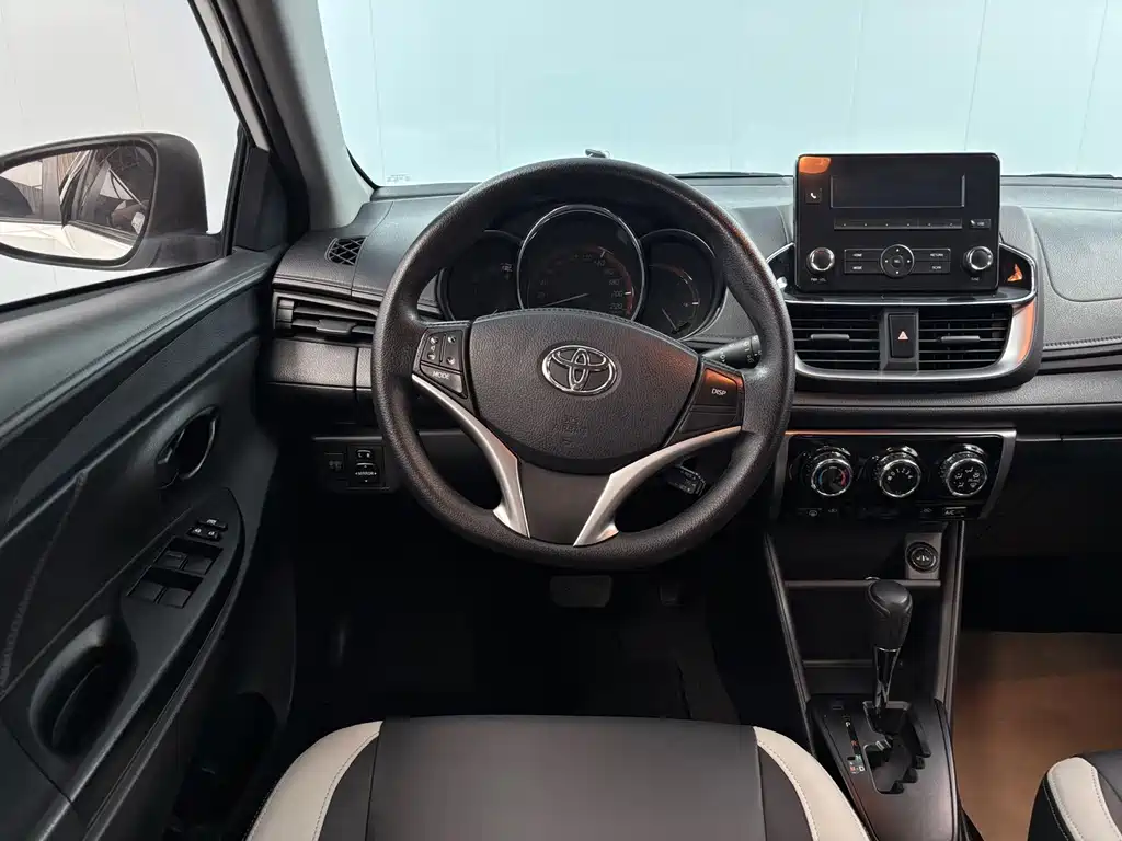 Toyota Yaris L 2022