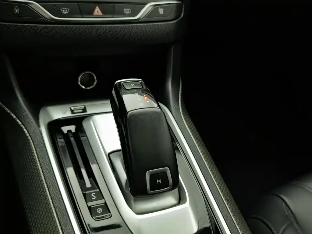 Peugeot 408 2022 — фото 13
