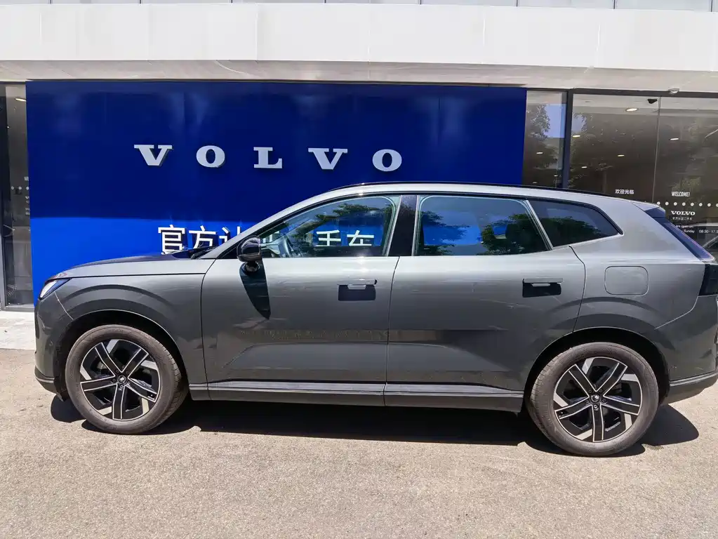 Volvo XC70 Plug-In Hybrid 2025 — фото 4