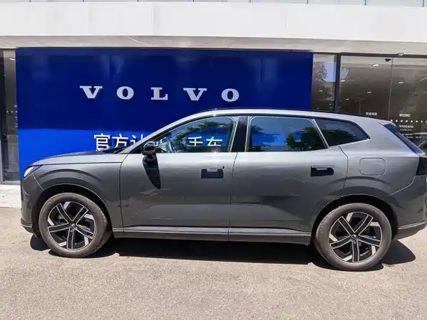 Volvo XC70 Plug-In Hybrid 2025