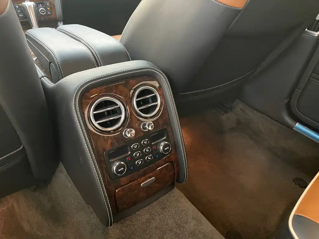 Bentley Flying Spur 2012 — фото 16