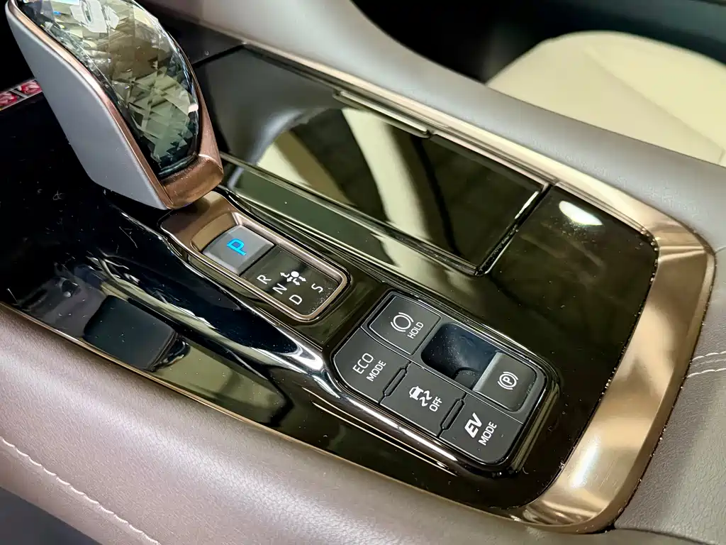 Toyota Alphard 2025 — фото 14