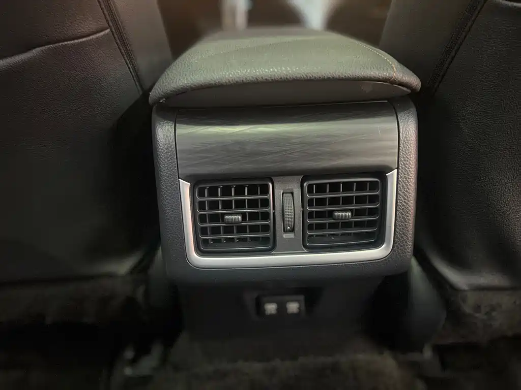 Toyota Camry 2023 — фото 16