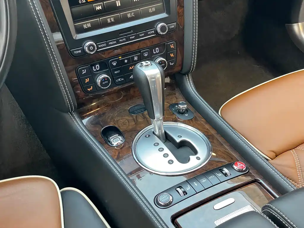 Bentley Flying Spur 2012 — фото 28