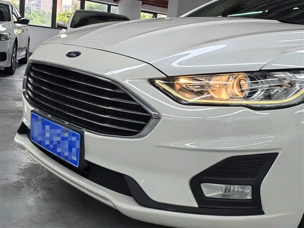 Ford Mondeo 2019 — фото 15