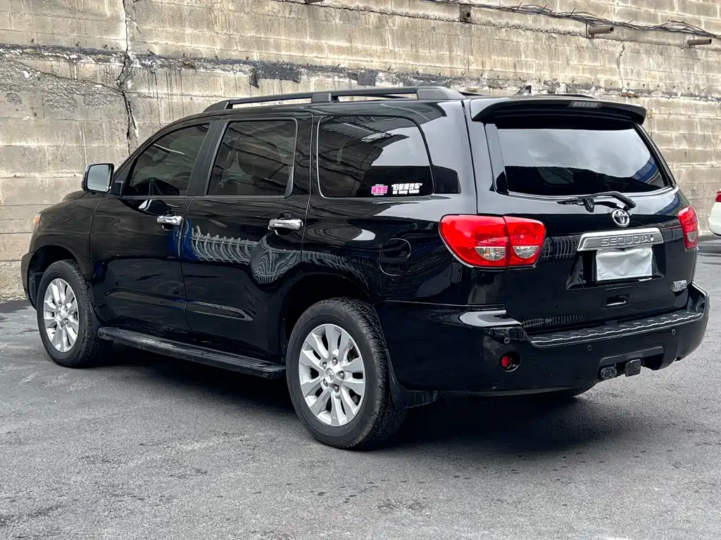 Toyota Sequoia 2013 — фото 10
