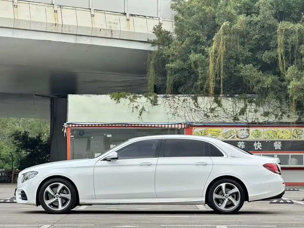 Mercedes-Benz E-Class 2017 — фото 16