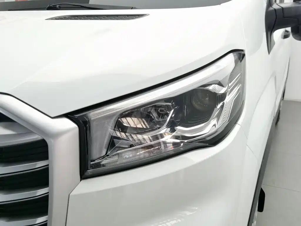 Maxus V90 2022