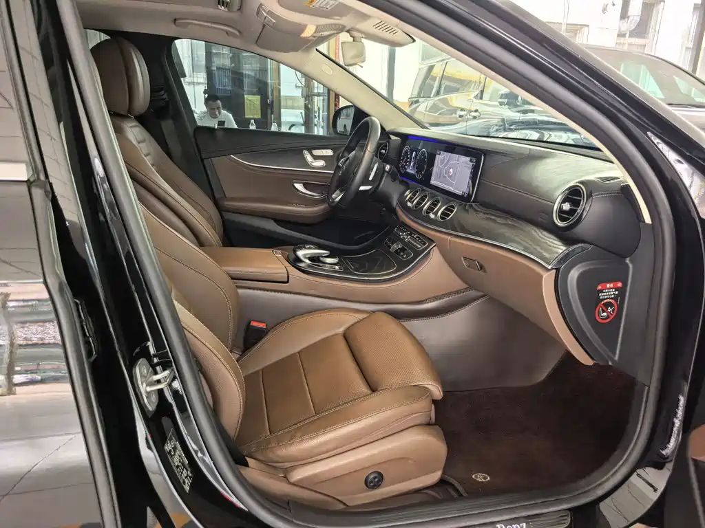 Mercedes-Benz E-Class 2018 — фото 12