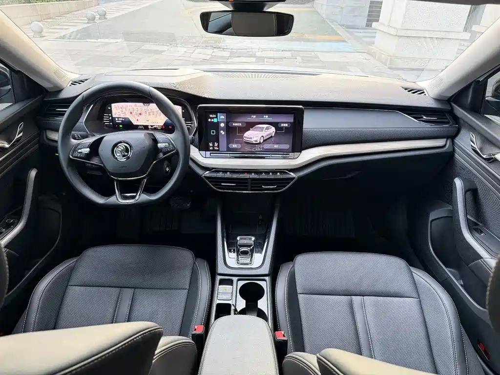 Skoda Octavia 2023 — фото 8