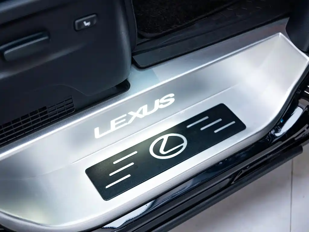 Lexus LM 2023 — фото 17