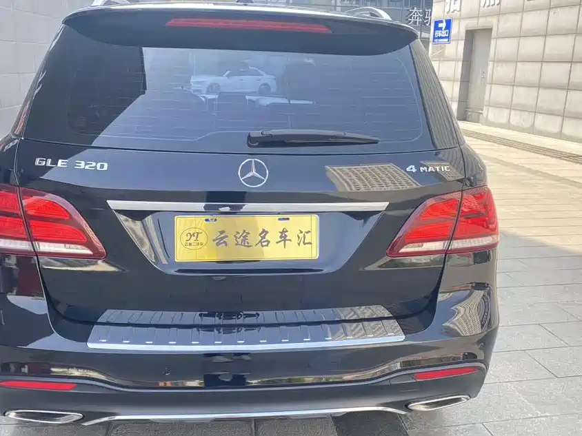 Mercedes-Benz GLE 2016 — фото 15