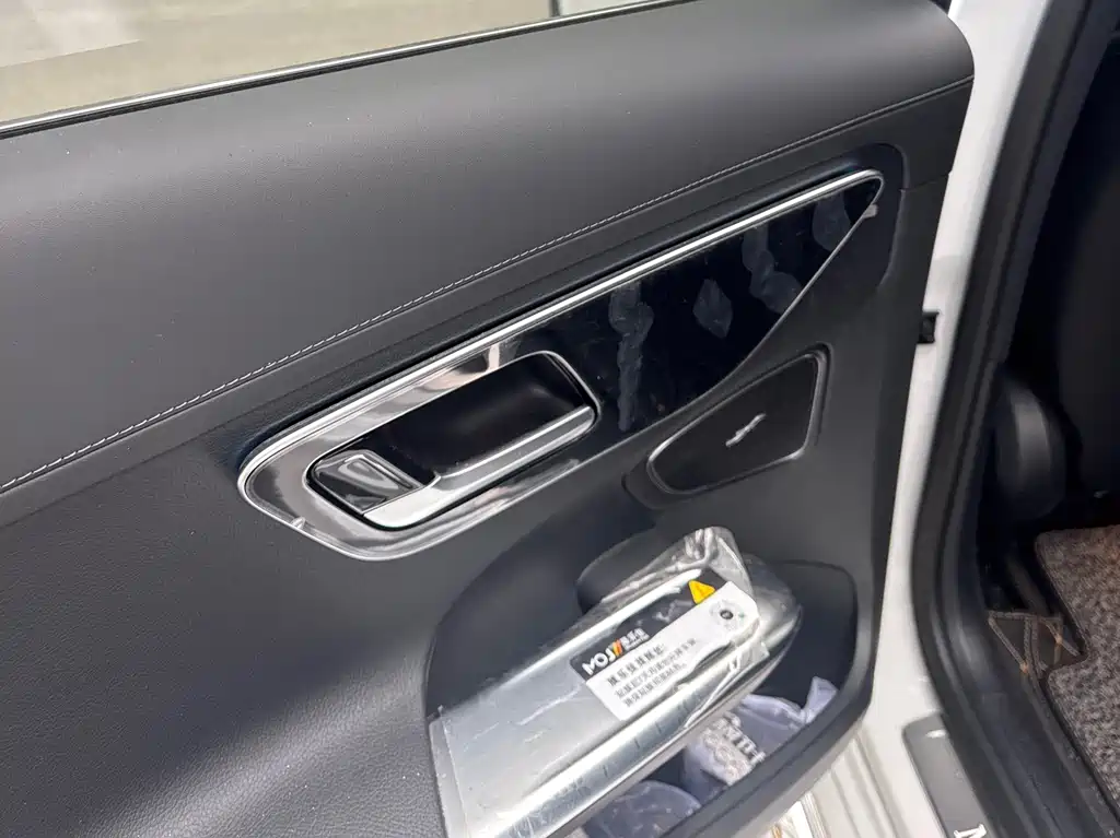 Mercedes-Benz C-Class 2024 — фото 16