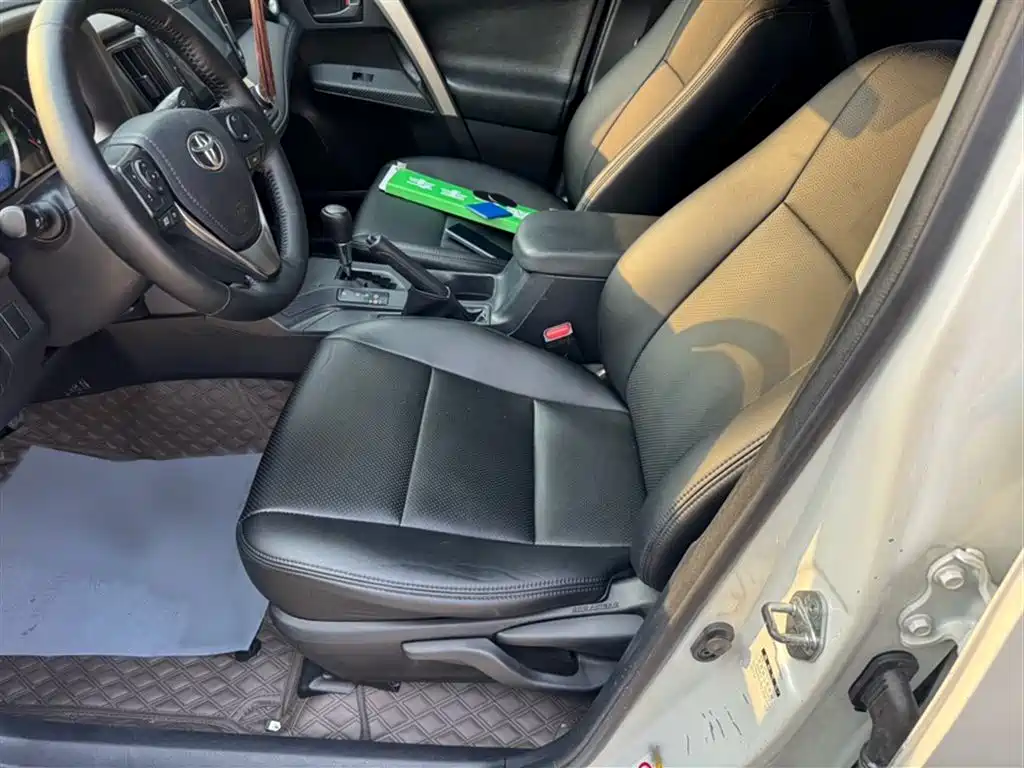 Toyota RAV4 2016 — фото 17