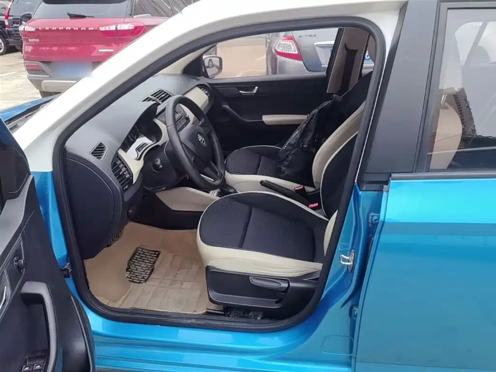 Skoda Fabia 2015 — фото 15