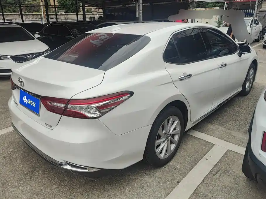 Toyota Camry 2023 — фото 2