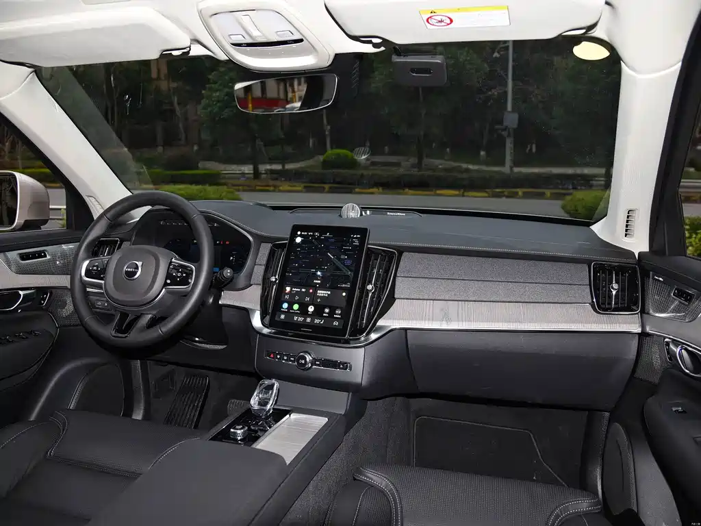 Volvo XC90 Plug-In Hybrid 2025 — фото 10