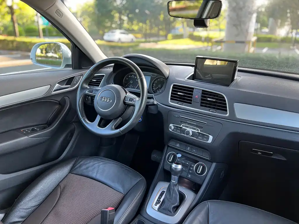 Audi Q3 2018 — фото 12