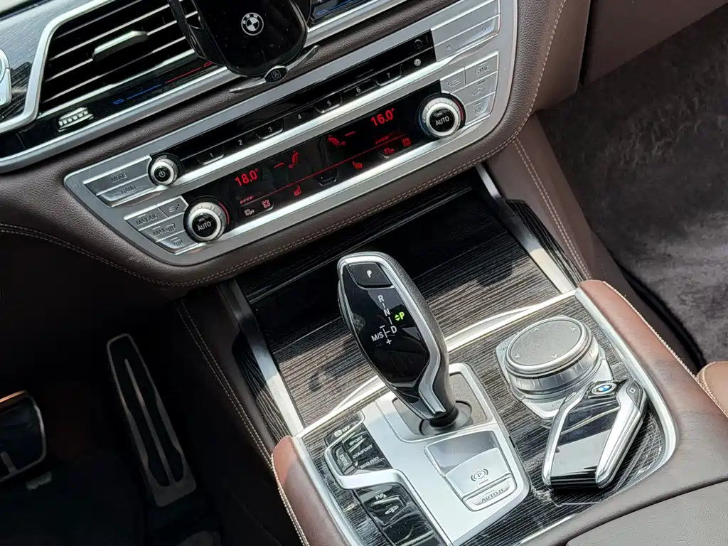 BMW 7 Series 2021 — фото 17