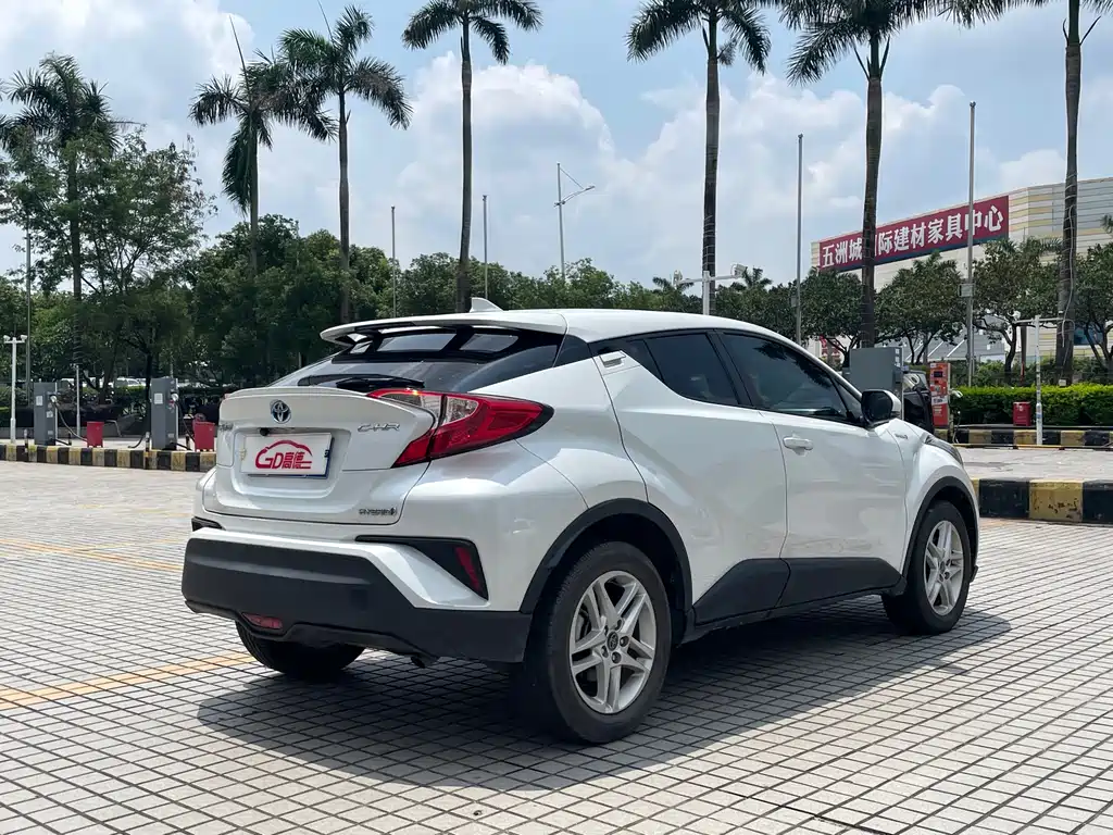Toyota C-HR 2023 — фото 9