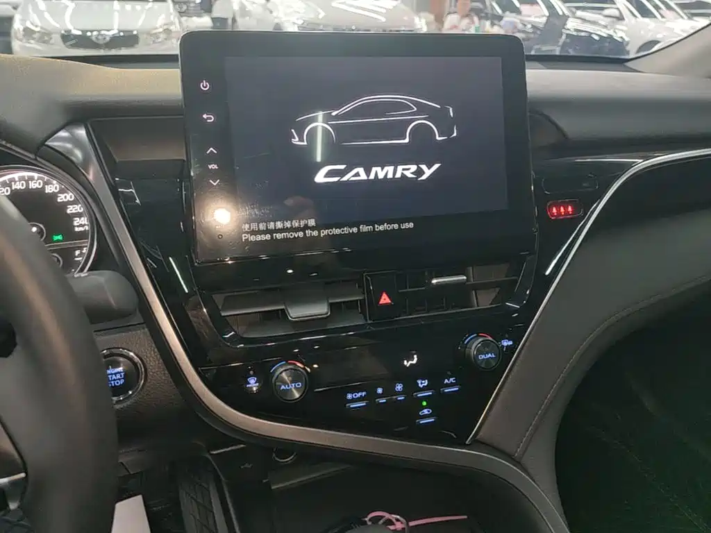 Toyota Camry 2023 — фото 13