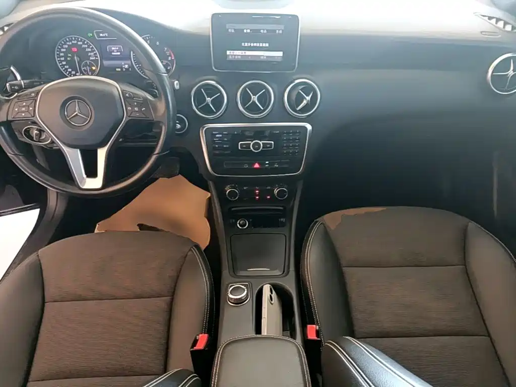 Mercedes-Benz A-Class 2016 — фото 10