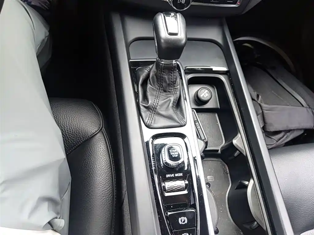 Volvo XC60 2019 — фото 14