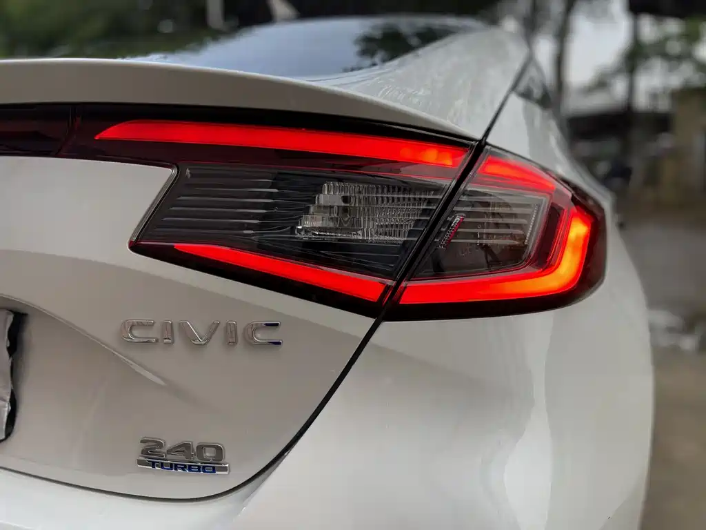 Honda Civic 2025 — фото 18