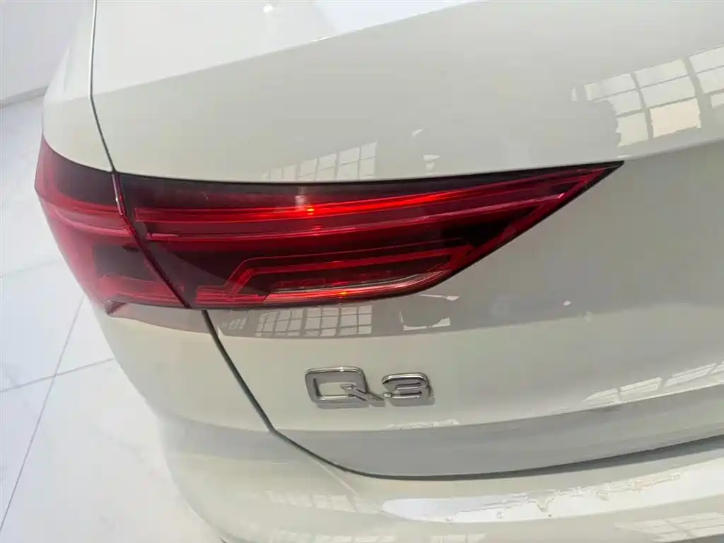Audi Q3 2020 — фото 10