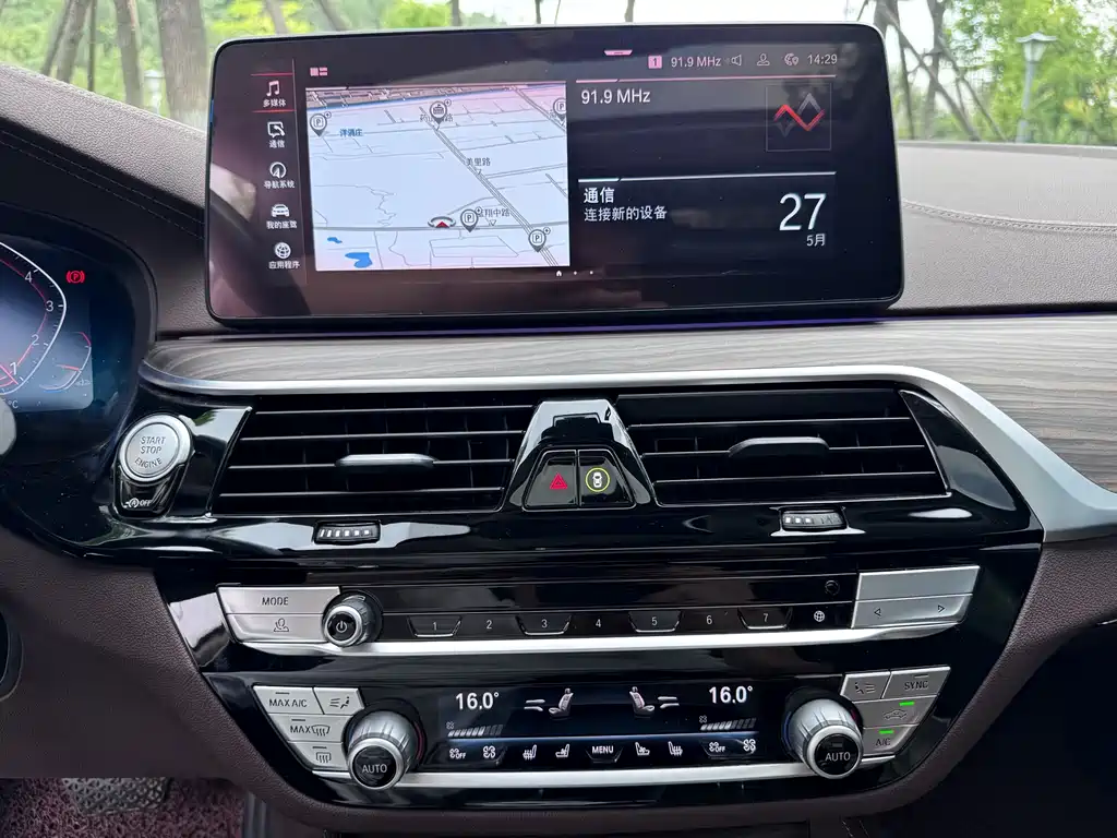 BMW 5 Series 2022 — фото 14