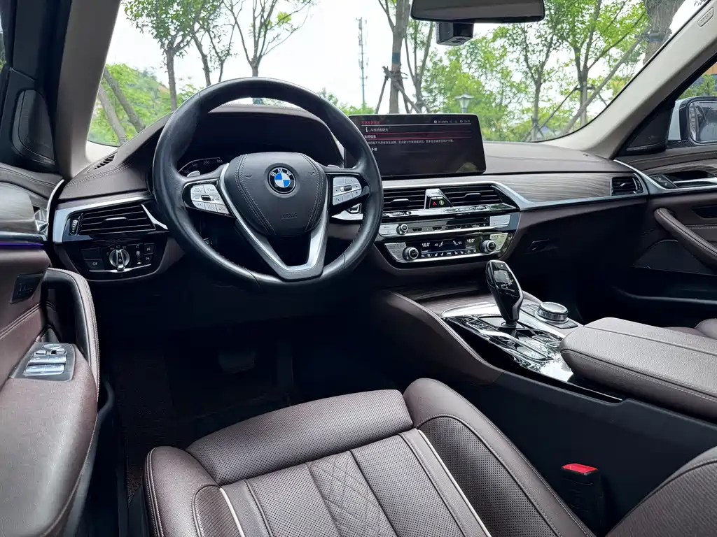 BMW 5 Series 2022 — фото 20