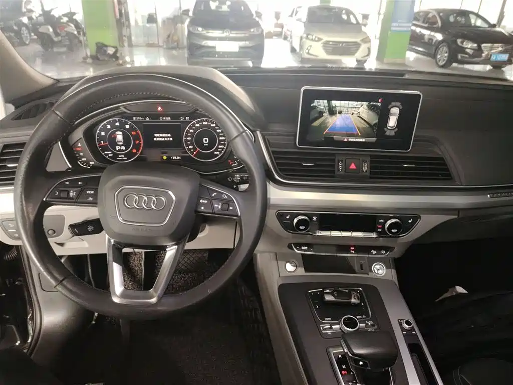 Audi Q5L 2019 — фото 10