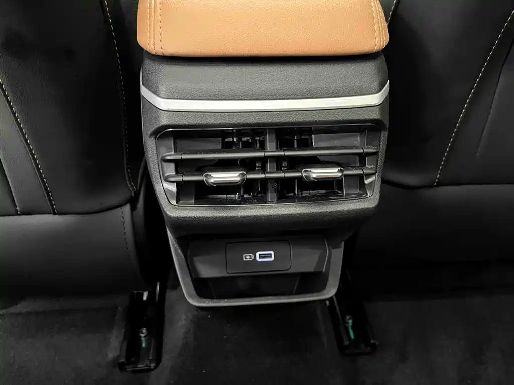 Geely Emgrand 2024 — фото 15