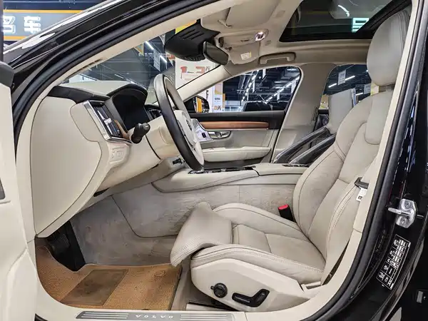 Volvo S90 Plug-In Hybrid 2019