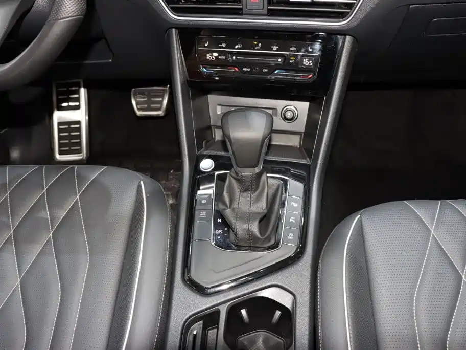 Volkswagen Tiguan L 2023 — фото 15