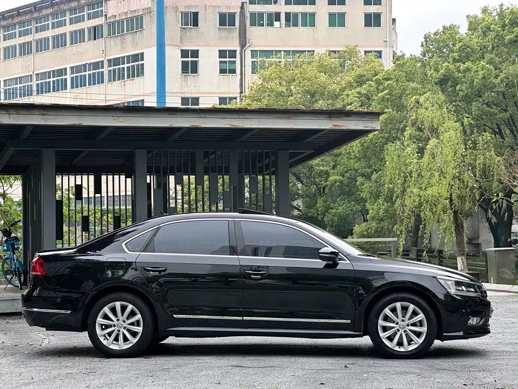 Volkswagen Passat 2018 — фото 8