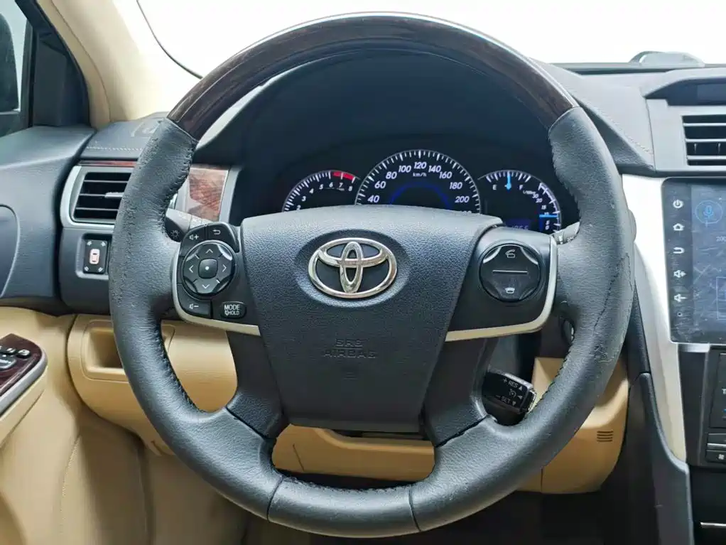 Toyota Camry 2017 — фото 15