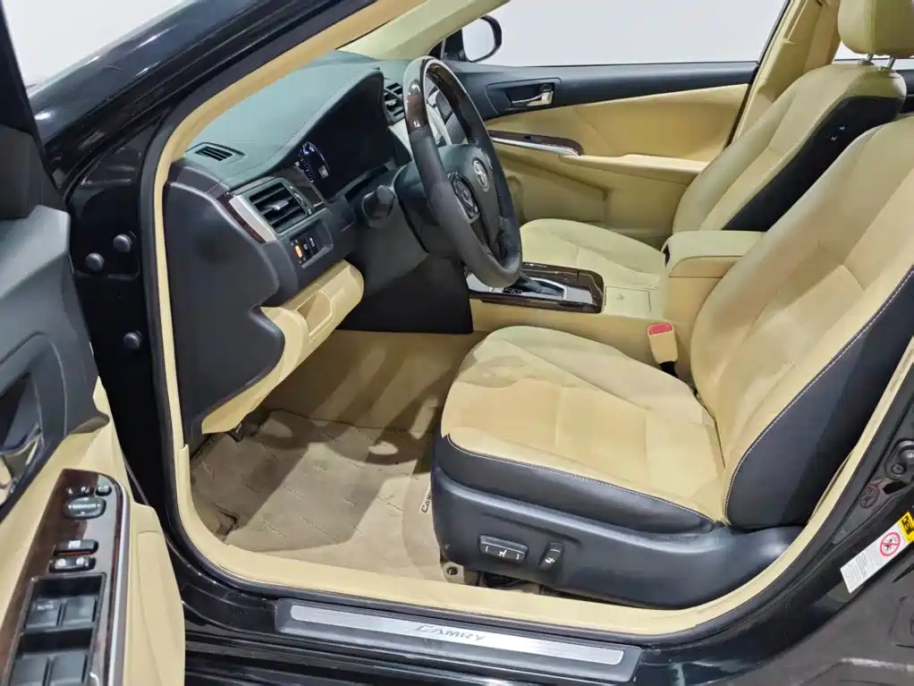 Toyota Camry 2017 — фото 10