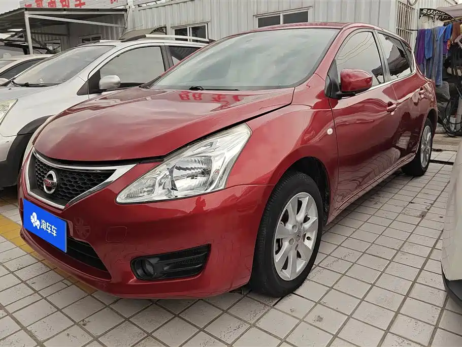 Nissan Tiida 2015 — фото 1