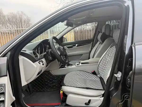Mercedes-Benz C-Class 2011