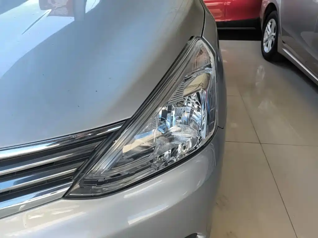 Nissan Livina 2018 — фото 16