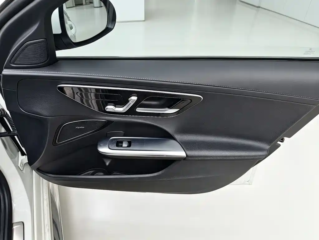 Mercedes-Benz C-Class 2023 — фото 7