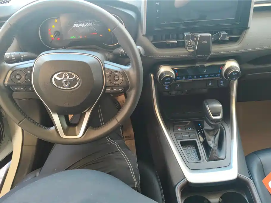 Toyota RAV4 2020 — фото 12
