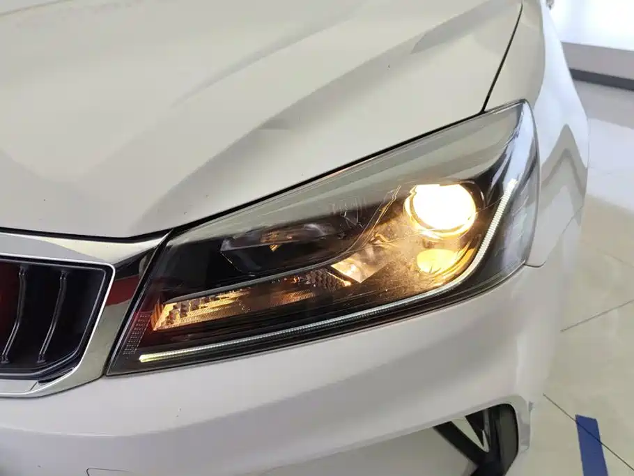 Geely Emgrand 2022