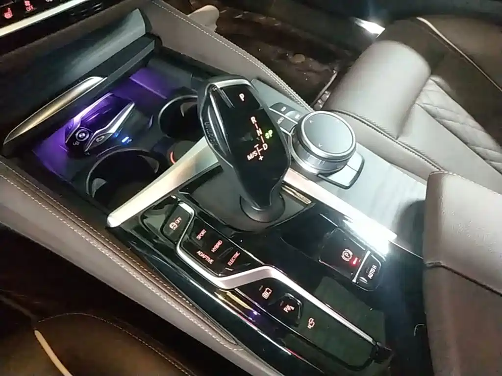 BMW 5 Series New Energy 2021 — фото 10