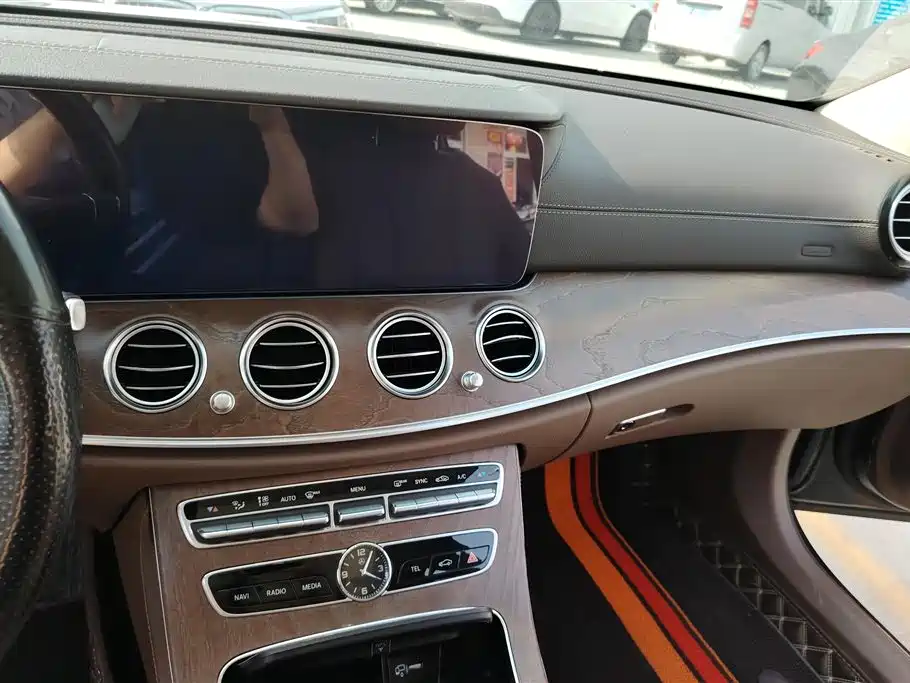 Mercedes-Benz E-Class 2019 — фото 13