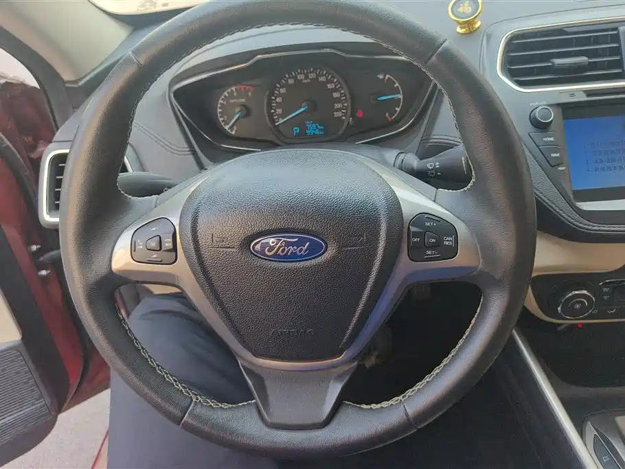 Ford Escort 2017 — фото 15
